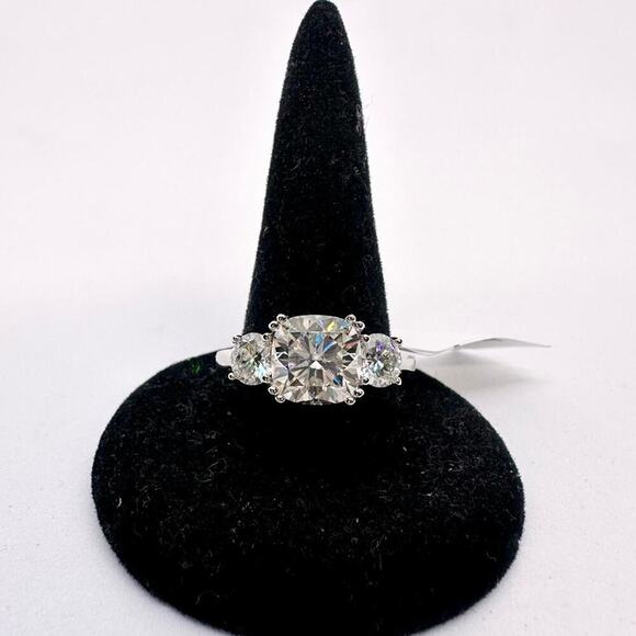 Cushion Cut Moissanite Ring 3 Stone Trilogy Engagement Wedding GRA 18K 925 - Picture 5 of 12